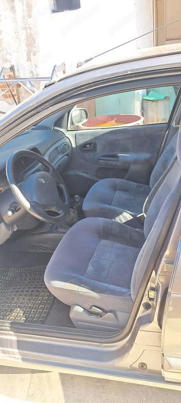 Utilizat 1999 Renault Mégane Berlinǎ | 3.000 EUR - Imagine 1/4