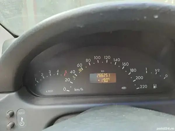 Albastru Utilizat 2003 Mercedes Vaneo Monovolum | 1.200 EUR - Imagine 1/4