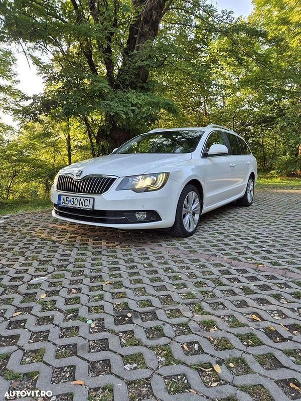 Culoarealb Utilizat 2014 Skoda Superb Ambition Break | 10.500 EUR (Preț OK) - Imagine 1/4