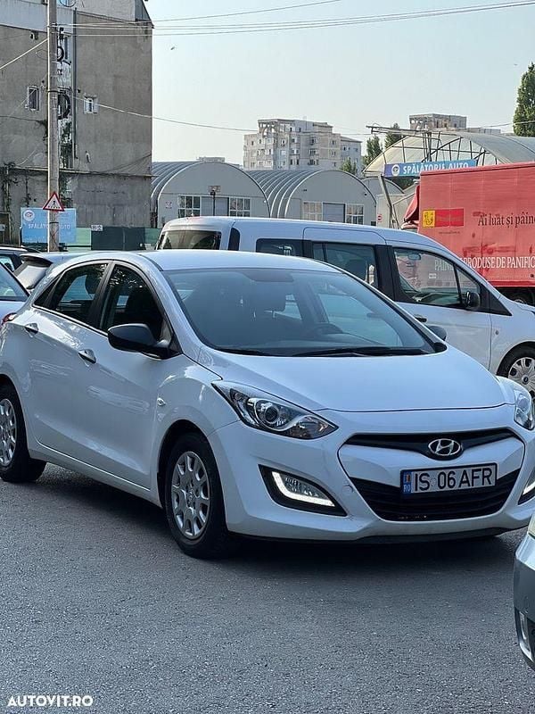 Alb Utilizat 2014 Hyundai i30 Comfort Hatchback | 8.000 EUR (Preț OK) - Imagine 1/4