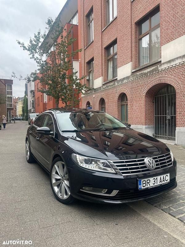 Culoarenegru Utilizat 2012 VW Passat Berlinǎ | 12.590 EUR - Imagine 1/4