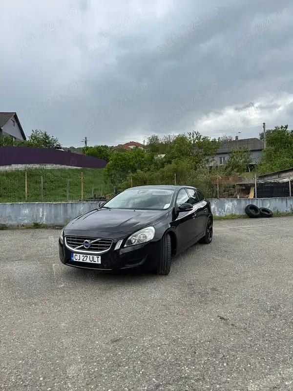 Utilizat 2011 Volvo V60 Break | 6.299 EUR (Preț OK) - Imagine 1/4