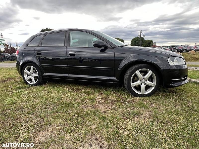 Culoarenegru Utilizat 2011 Audi A3 Sportback Attraction Berlinǎ | 6.799 EUR (Preț OK) - Imagine 1/4