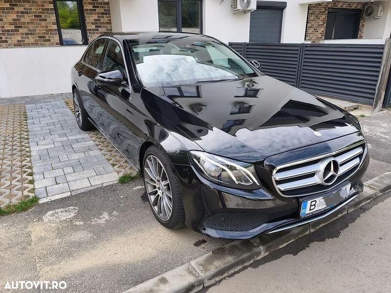 Culoarenegru Utilizat 2017 Mercedes 200 Hatchback | 24.700 EUR (Super Preț) - Imagine 1/4