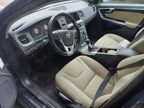 Utilizat 2013 Volvo S60 Berlinǎ | 7.000 EUR (Preț OK) - Imagine 1/4