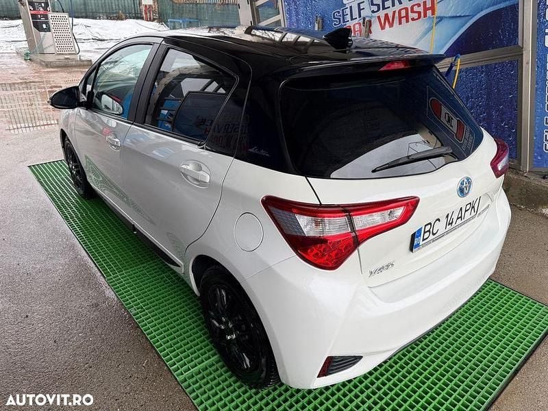 Second-hand Toyota Yaris Hybrid 73 CP (53 kW) 2019 Culoarealte culori
