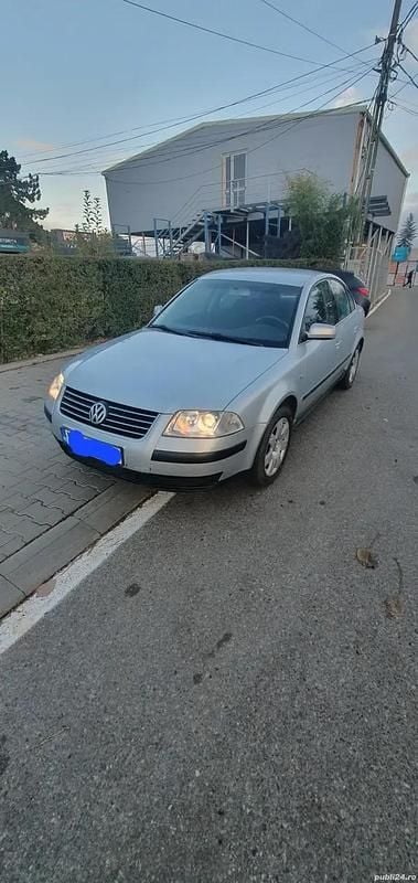 Second-hand VW Passat 75 CP (55 kW) 2002 Argintiu Berlinǎ