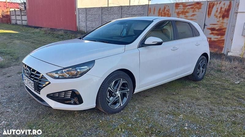 Second-hand Hyundai i30 110 CP (80 kW) 2024 Culoarealb Hatchback
