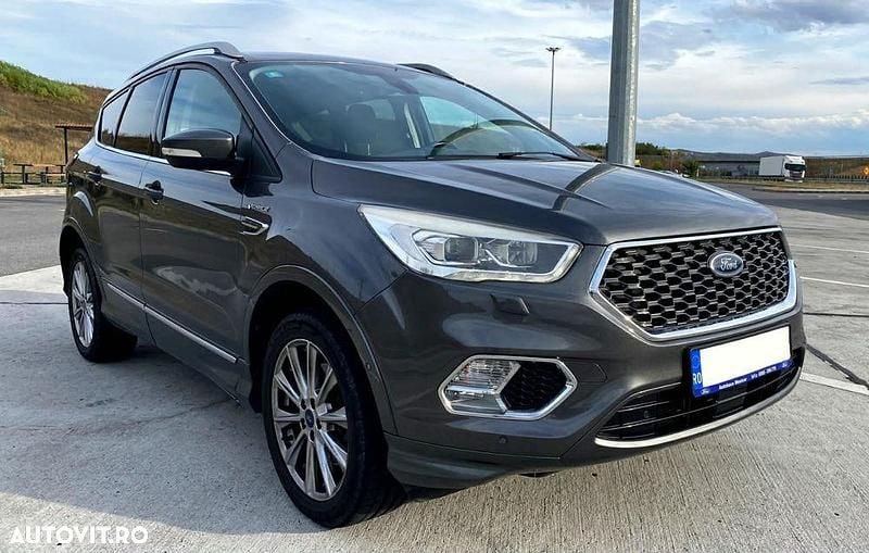 Second-hand Ford Kuga Vignale 150 CP (110 kW) 2017 Culoaregri SUV