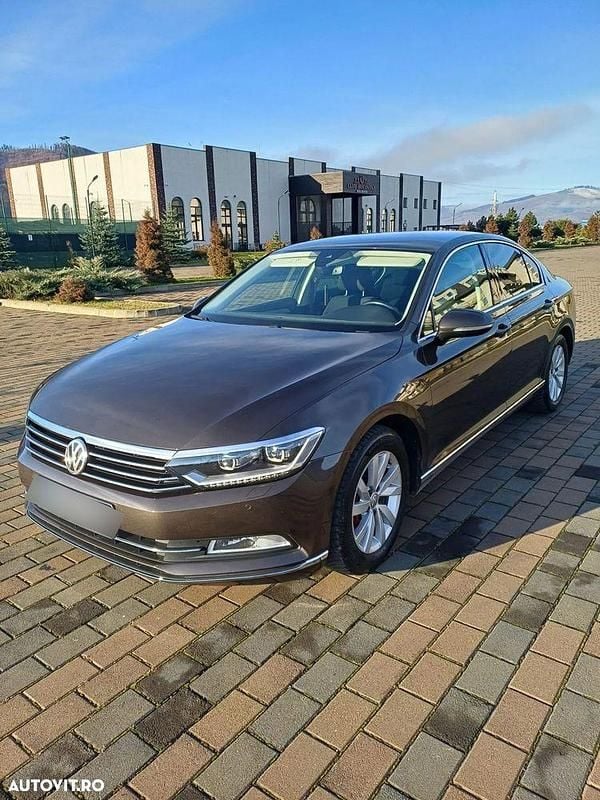 Culoaremaro Utilizat 2018 VW Passat Berlinǎ | 14.950 EUR (Preț bun) - Imagine 1/4