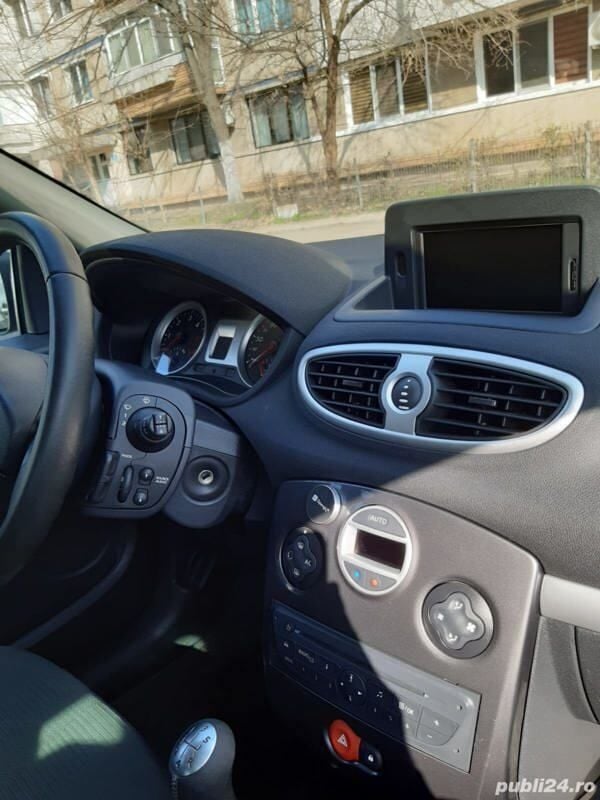 Second-hand Renault Clio III 90 CP (66 kW) 2011 Argintiu Hatchback