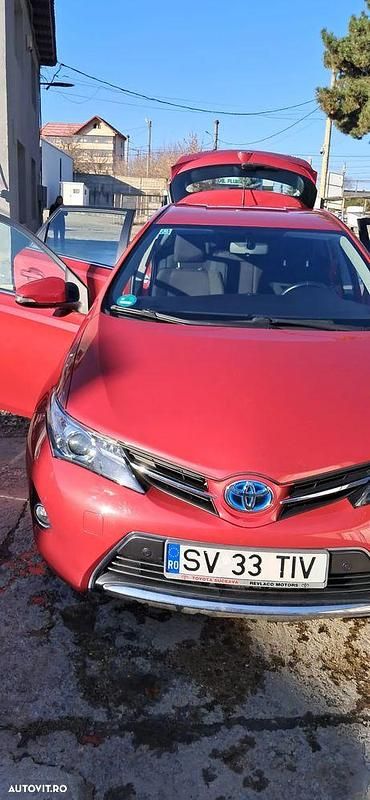 Culoarerosu Utilizat 2013 Toyota Auris Hybrid Hatchback | 11.999 EUR (Preț OK) - Imagine 1/4