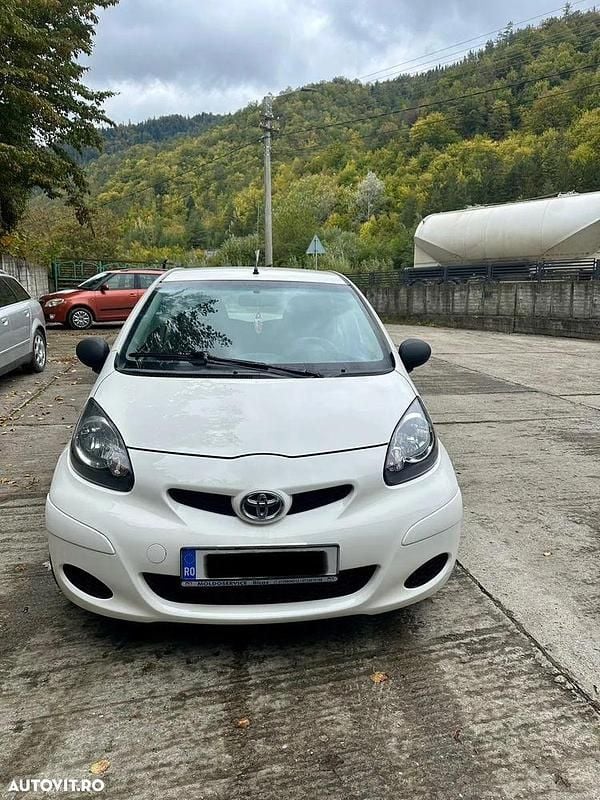 Culoarealb Utilizat 2011 Toyota Aygo Hatchback | 4.000 EUR - Imagine 1/4