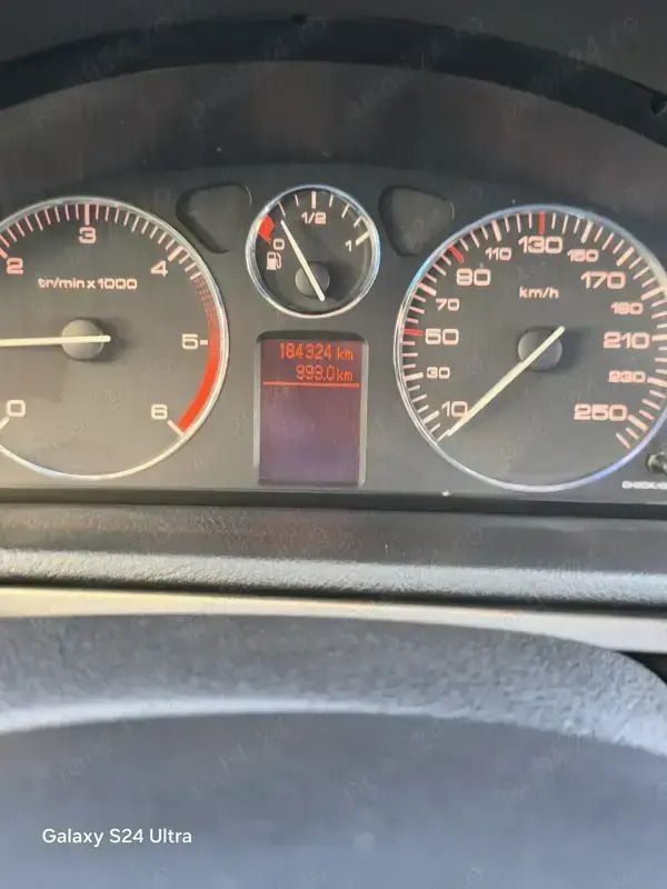Auriu Utilizat 2006 Peugeot 407 Berlinǎ | 2.700 EUR (Preț OK) - Imagine 1/4