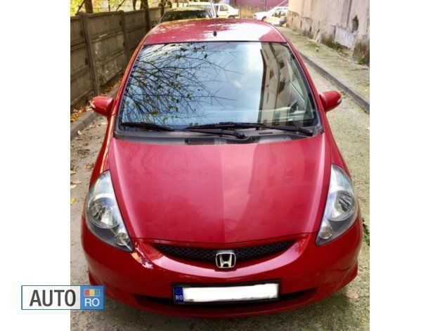 Second-hand Honda Jazz 83 CP (61 kW) 2006 Rosu Hatchback