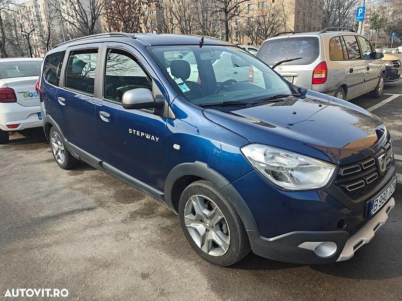 Second-hand Dacia Lodgy Stepway 116 CP (85 kW) 2018 Culoarealbastru Monovolum
