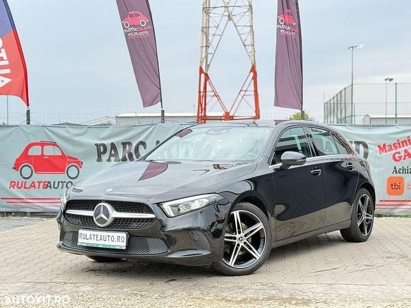 Culoarenegru Utilizat 2019 Mercedes A180 Style Hatchback | 16.999 EUR (Preț OK) - Imagine 1/4