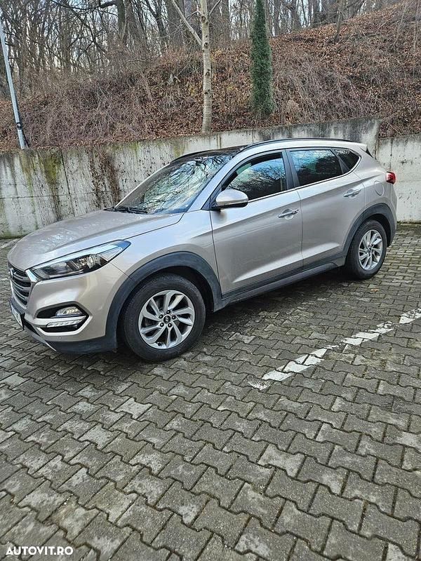 Culoaremaro Utilizat 2015 Hyundai Tucson Classic SUV | 13.350 EUR (Preț OK) - Imagine 1/4