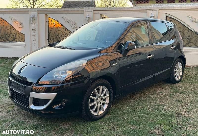 Culoarenegru Utilizat 2011 Renault Mégane III Hatchback | 3.300 EUR (Preț bun) - Imagine 1/4