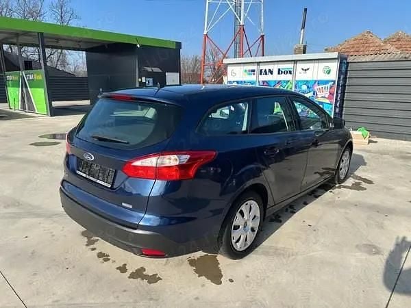 Second-hand Ford Focus 101 CP (74 kW) 2013 Albastru Break