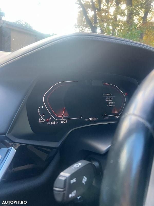 Culoarenegru Utilizat 2019 BMW X5 SUV | 36.500 EUR (Preț bun) - Imagine 1/4