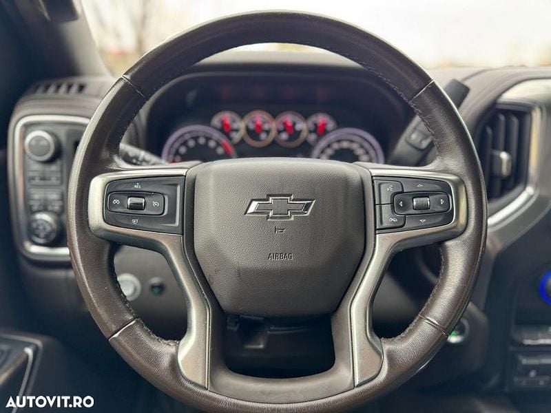 Second-hand Chevrolet Silverado 360 CP (264 kW) 2021 Culoarerosu SUV
