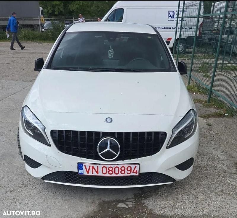 Alb Utilizat 2016 Mercedes A180 Hatchback | 12.000 EUR (Preț OK) - Imagine 1/4