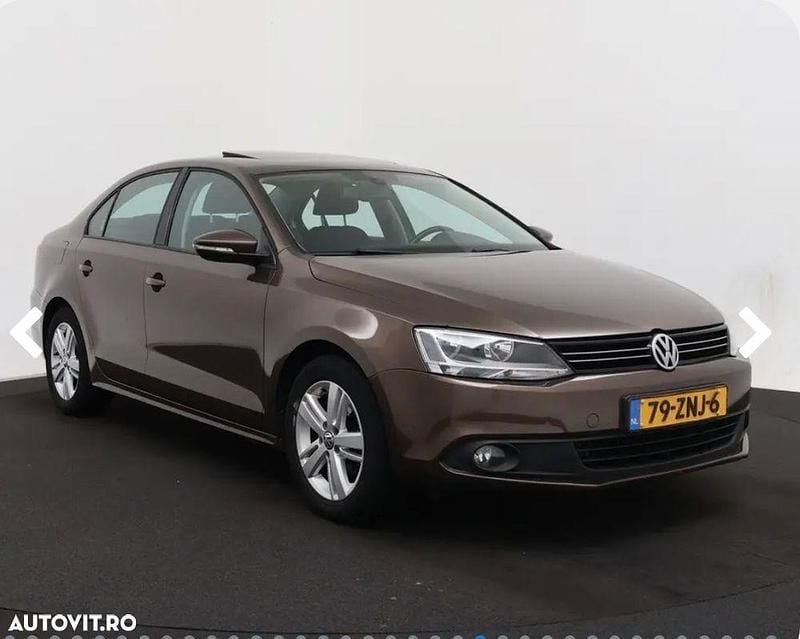 Culoaremaro Utilizat 2013 VW Jetta Comfortline Berlinǎ | 6.600 EUR (Preț OK) - Imagine 1/4