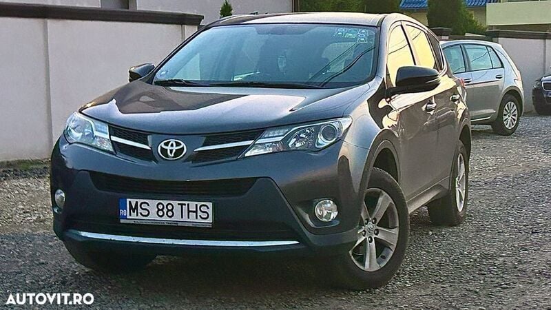Gri Utilizat 2014 Toyota RAV4 Executive SUV | 9.750 EUR (Preț bun) - Imagine 1/4