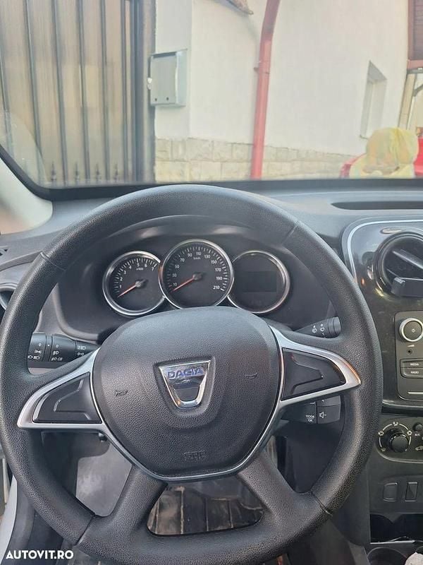 Culoarealb Utilizat 2020 Dacia Logan Berlinǎ | 7.000 EUR (Super Preț) - Imagine 1/4