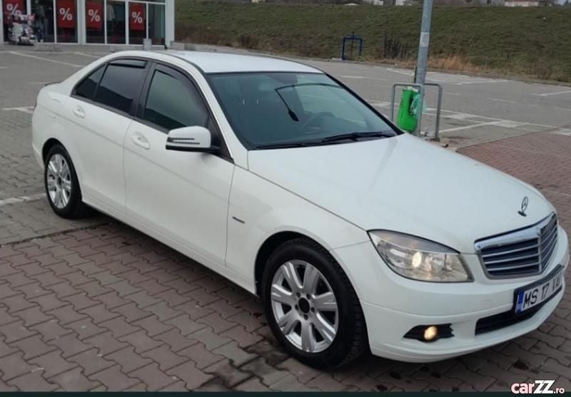 Alb Utilizat 2010 Mercedes C180 Berlinǎ | 4.600 EUR - Imagine 1/4