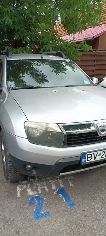 Argintiu Utilizat 2010 Dacia Duster SUV | 7.200 EUR (Puțin scump) - Imagine 1/4