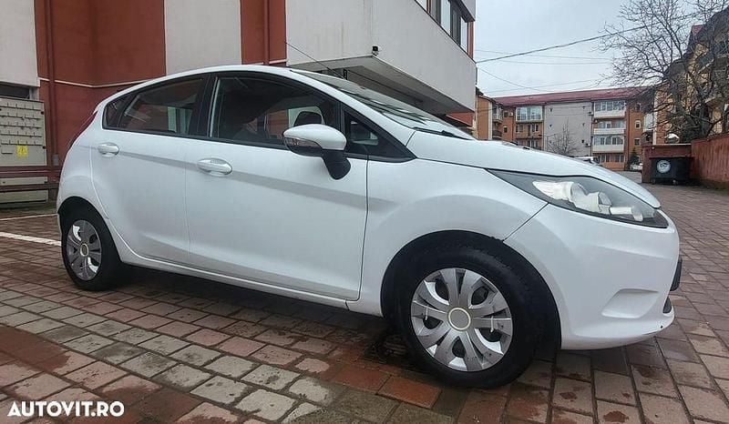 Second-hand Ford Fiesta 75 CP (55 kW) 2012 Culoarealb Hatchback
