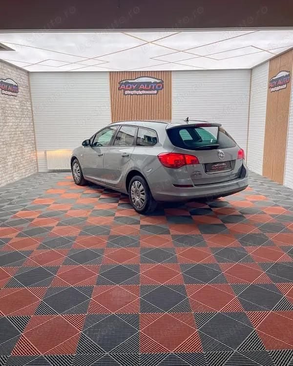 Second-hand Opel Astra Cosmo 125 CP (91 kW) 2011 Gri Break