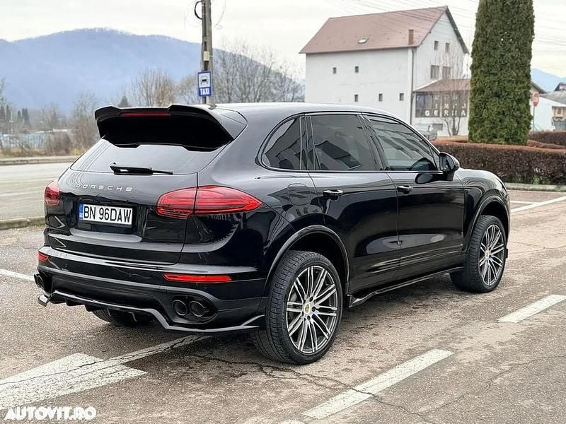 Second-hand Porsche Cayenne 262 CP (192 kW) 2016 Culoarenegru SUV
