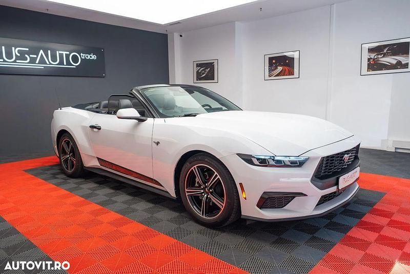 Second-hand Ford Mustang 317 CP (233 kW) 2025 Culoarealb Cabrio
