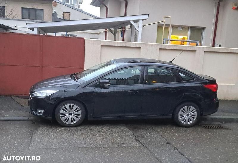 Second-hand Ford Focus Trend 125 CP (91 kW) 2015 Culoarenegru Berlinǎ