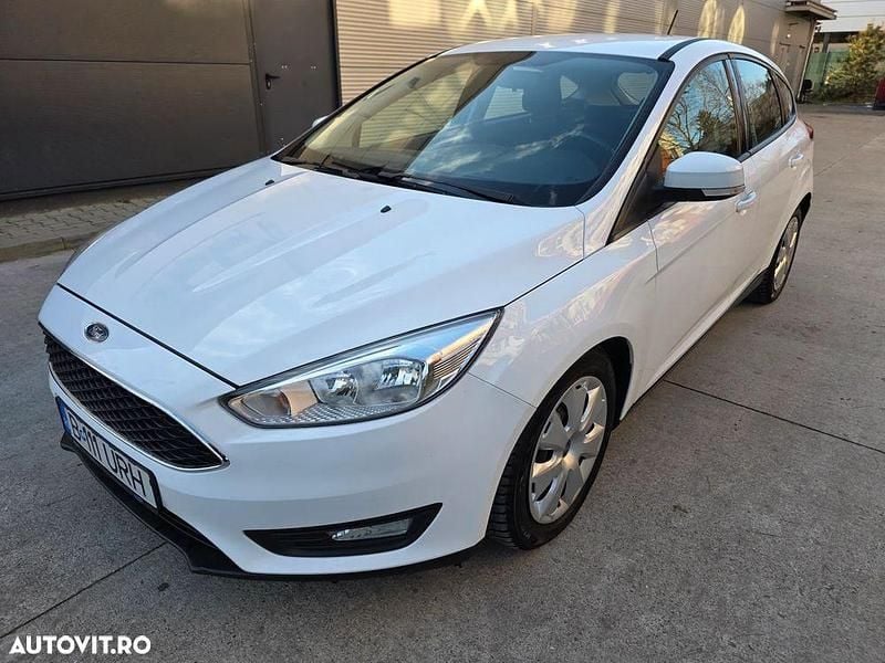 Second-hand Ford Focus ST-Line 125 CP (91 kW) 2017 Culoarealb Hatchback
