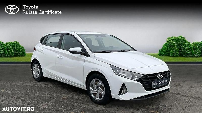 Second-hand Hyundai i20 Classic 84 CP (61 kW) 2020 Culoarealb Hatchback