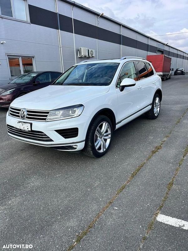 Second-hand VW Touareg 262 CP (192 kW) 2016 Culoarealb SUV