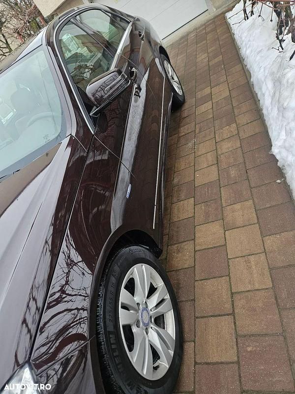 Second-hand Mercedes E250 Elegance 204 CP (150 kW) 2009 Culoaremaro Berlinǎ