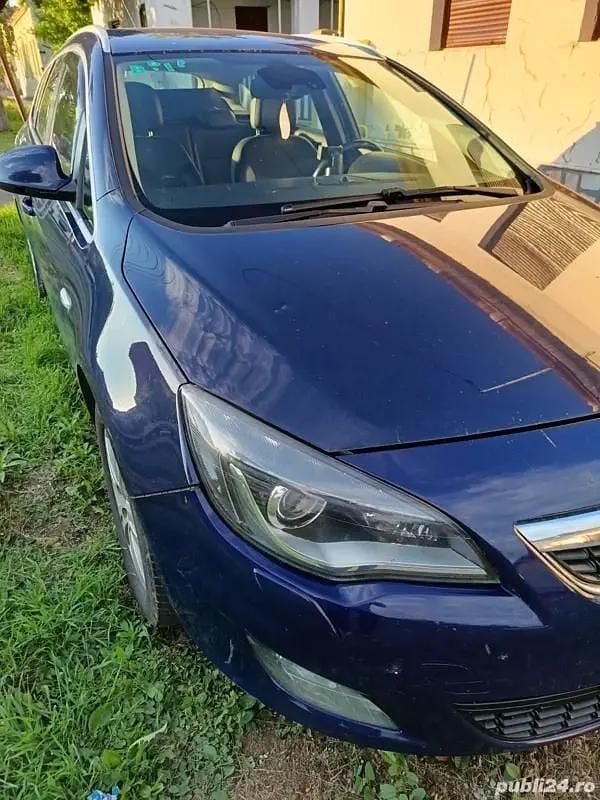 Utilizat 2011 Opel Astra Break | 2.200 EUR (Super Preț) - Imagine 1/3