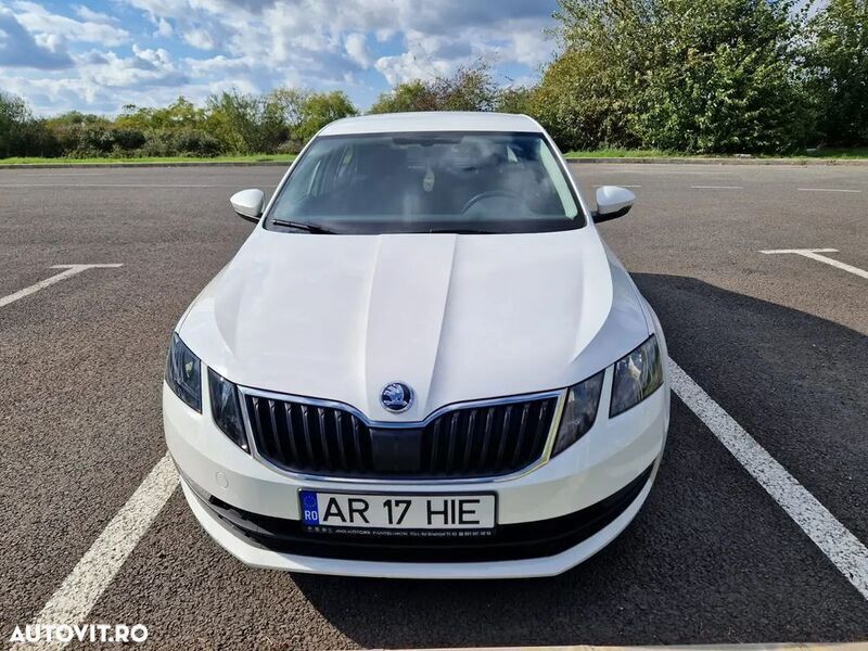 Alb Utilizat 2019 Skoda Octavia | 8.990 EUR (Super Preț) - Imagine 1/4