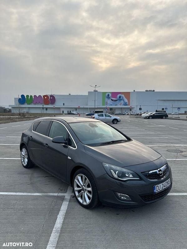 Second-hand Opel Astra 125 CP (91 kW) 2012 Culoaregri Hatchback