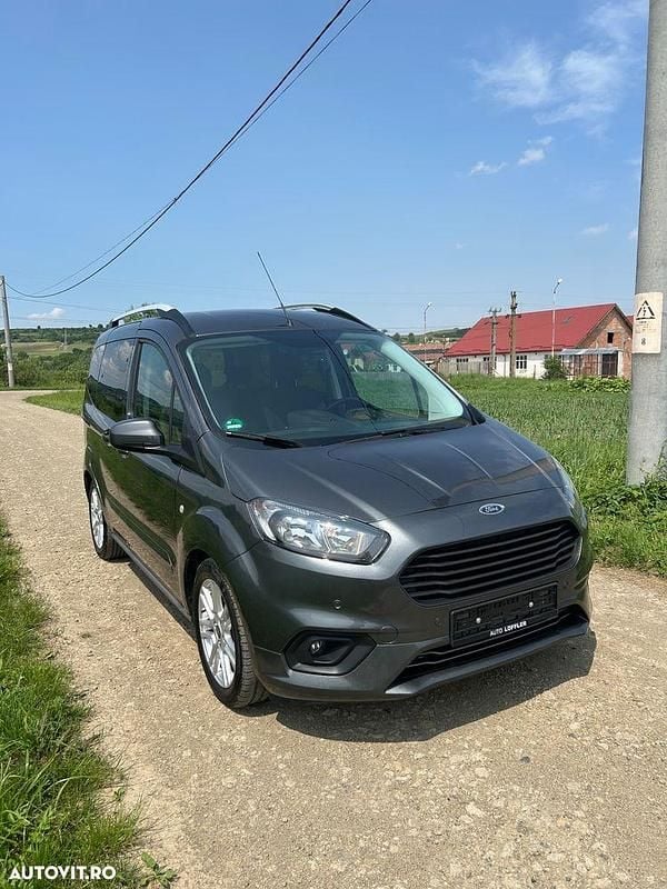 Gri Utilizat 2018 Ford Tourneo Courier Titanium Monovolum | 9.000 EUR (Preț OK) - Imagine 1/4
