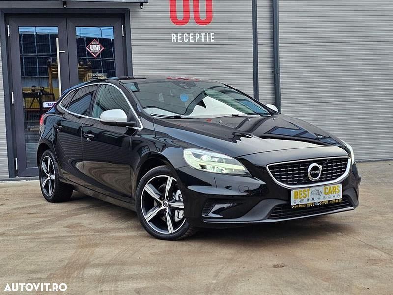 Second-hand Volvo V40 R-Design 122 CP (89 kW) 2019 Culoarenegru Hatchback