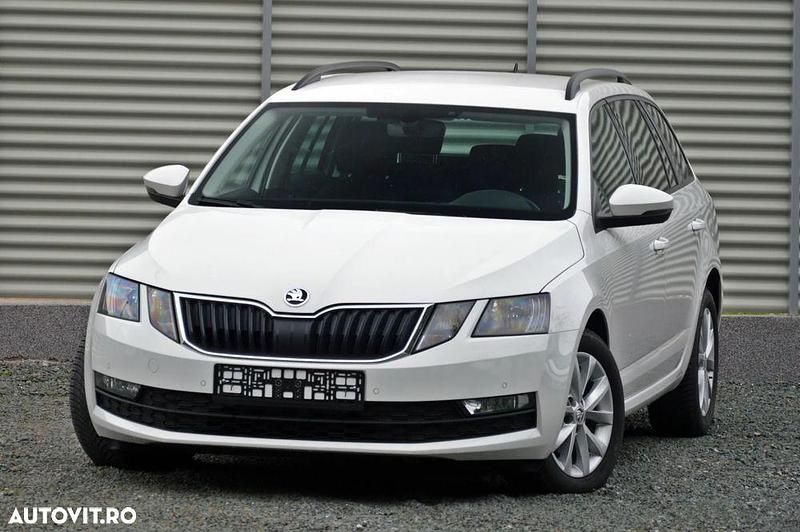 Alb Utilizat 2020 Skoda Octavia Break | 12.990 EUR (Super Preț) - Imagine 1/4