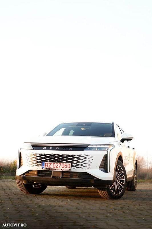 Nouă Omoda 9 455 CP (334 kW) 2025 Culoarealb SUV