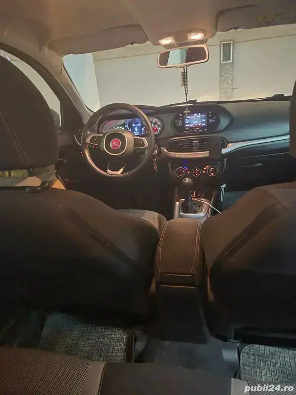 Gri Utilizat 2016 Fiat Tipo Berlinǎ | 5.700 EUR - Imagine 1/4