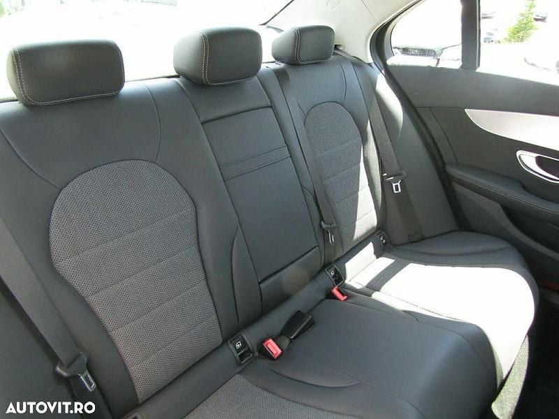 Gri Utilizat 2019 Mercedes C180 Avantgarde Berlinǎ | 19.000 EUR (Preț bun) - Imagine 1/4